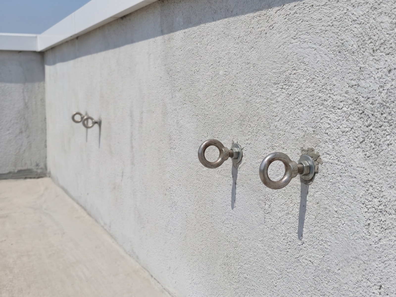 I-bolt component for suspended access equipment
